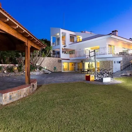 Giakoumakis Villa *